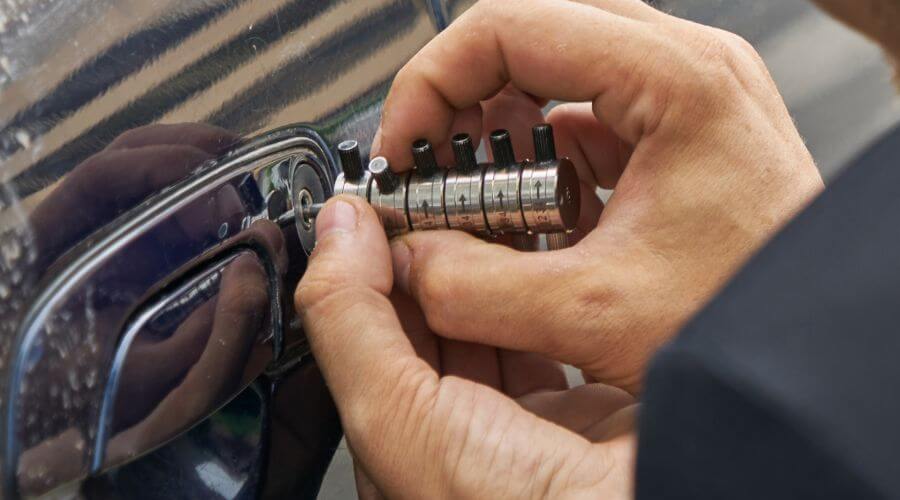 Expert Emergency Roof Repairs services in Claude, TX